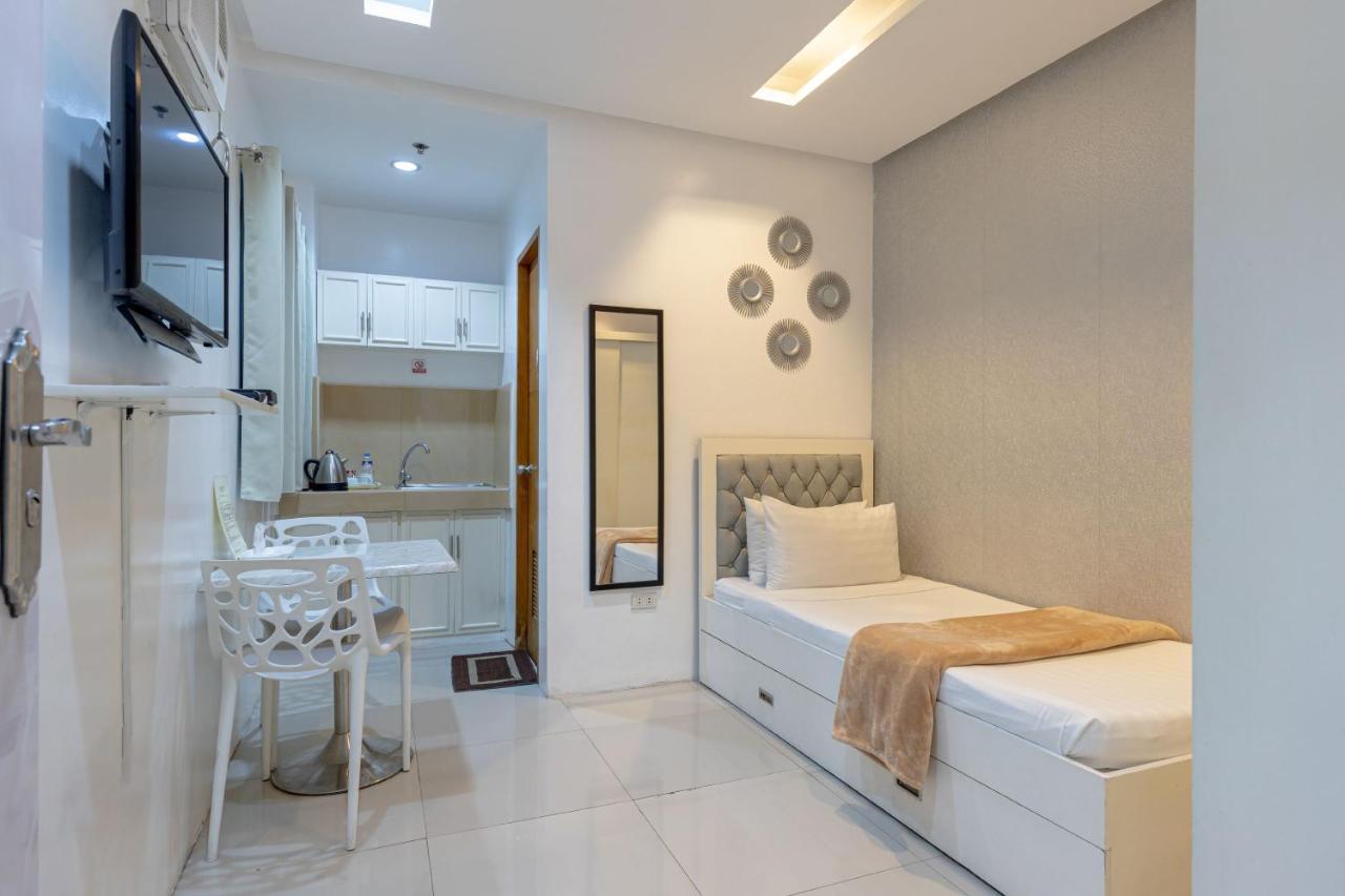 Baymont Suites & Residences Paranaque City Exterior foto